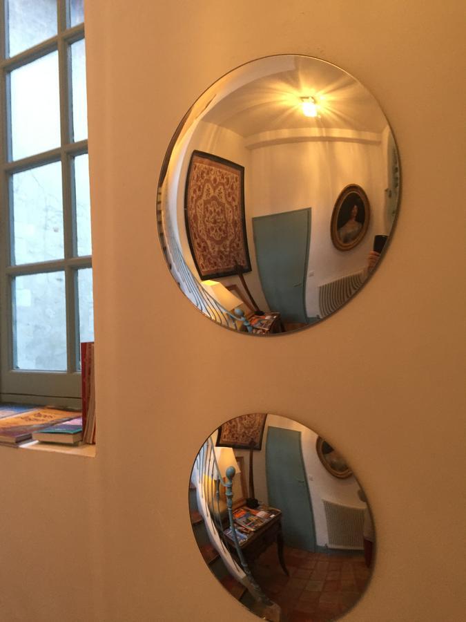 Face Au Palais Bed & Breakfast *