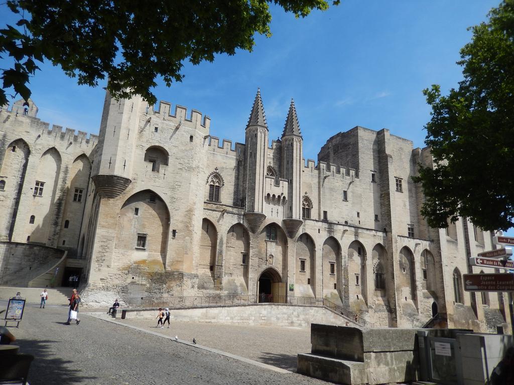 Face Au Palais *